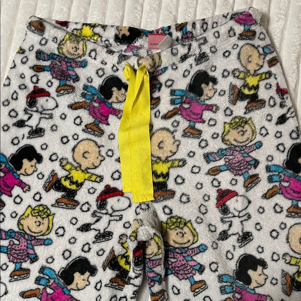 Peanuts Snoopy Ice Skating Winter Theme Pajama Pants | Size Large - Picture 2 of 5